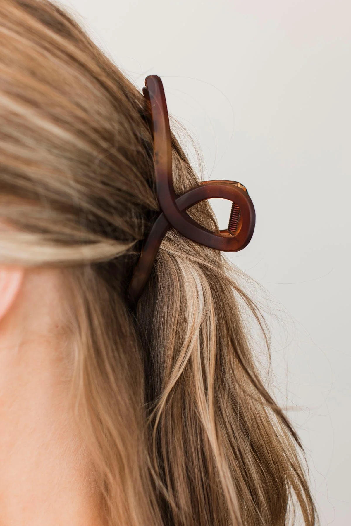 All The Hype Claw Hair Clip- Brown - Image 2