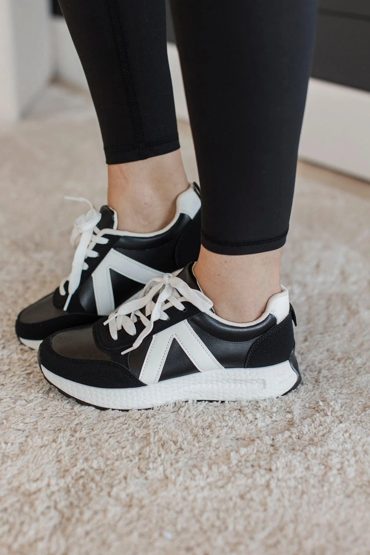 Arider Girl Everyday Sneakers- Black & White - Image 2