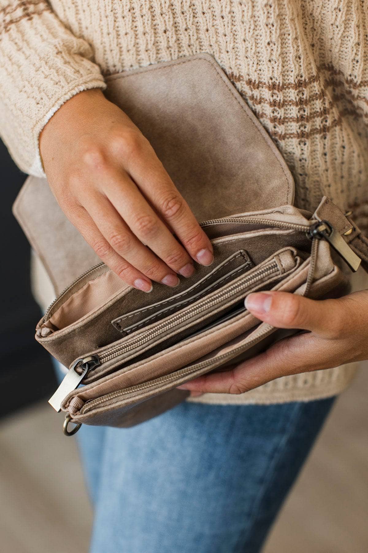 Be Sophisticated Crossbody Purse- Stone - Image 3