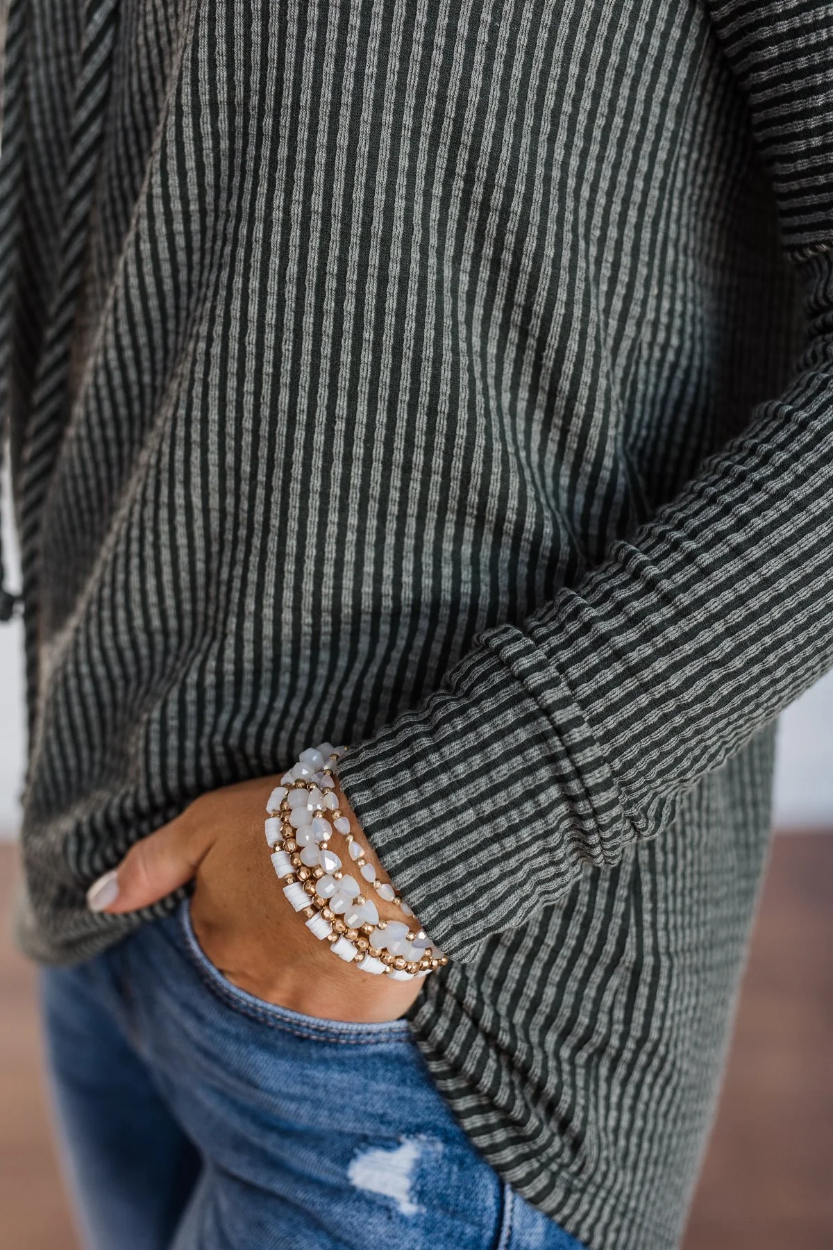 Beaming 5-Piece Stackable Bracelet Set- White & Gold - Image 2