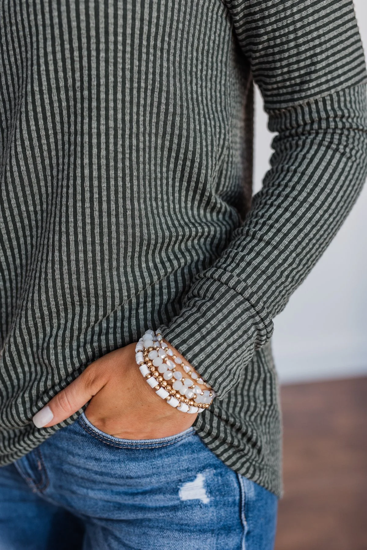 Beaming 5-Piece Stackable Bracelet Set- White & Gold - Image 3