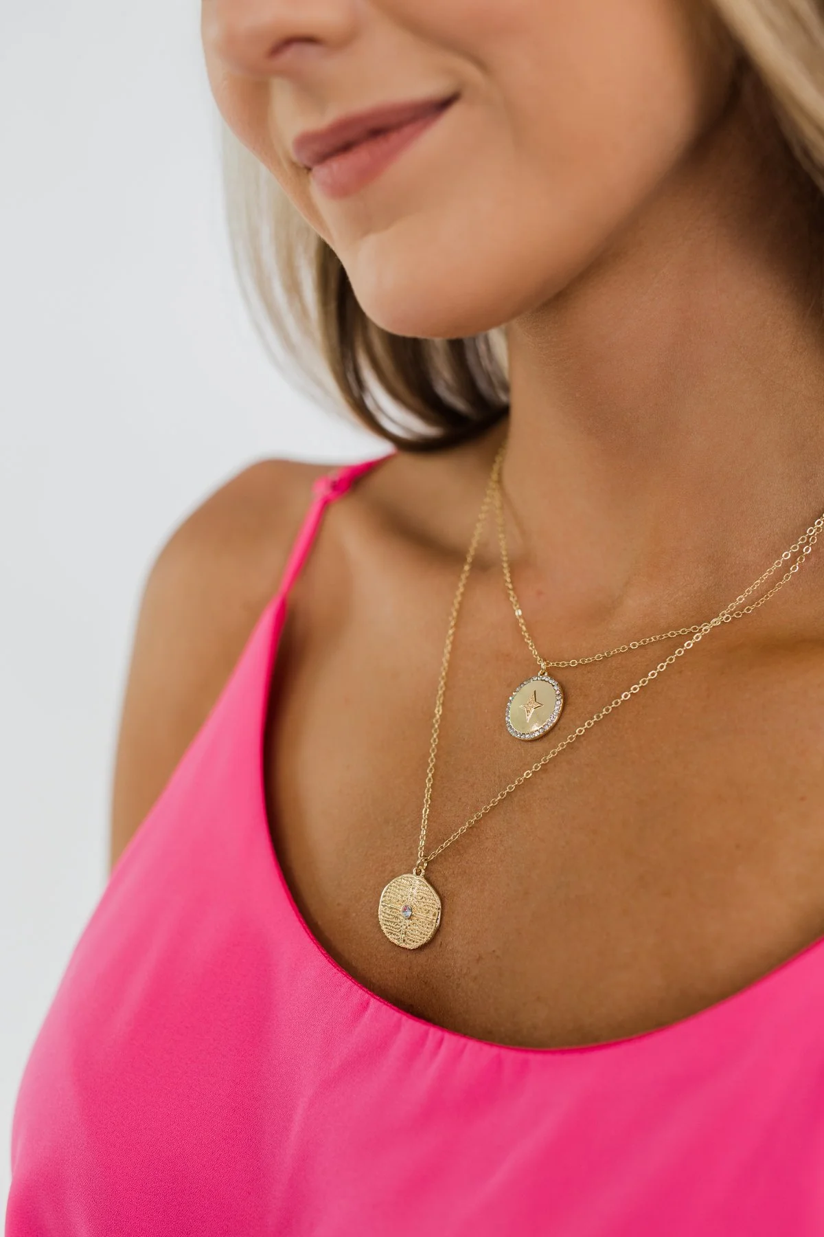 Charming Circle Pendant Necklace- Gold - Image 2