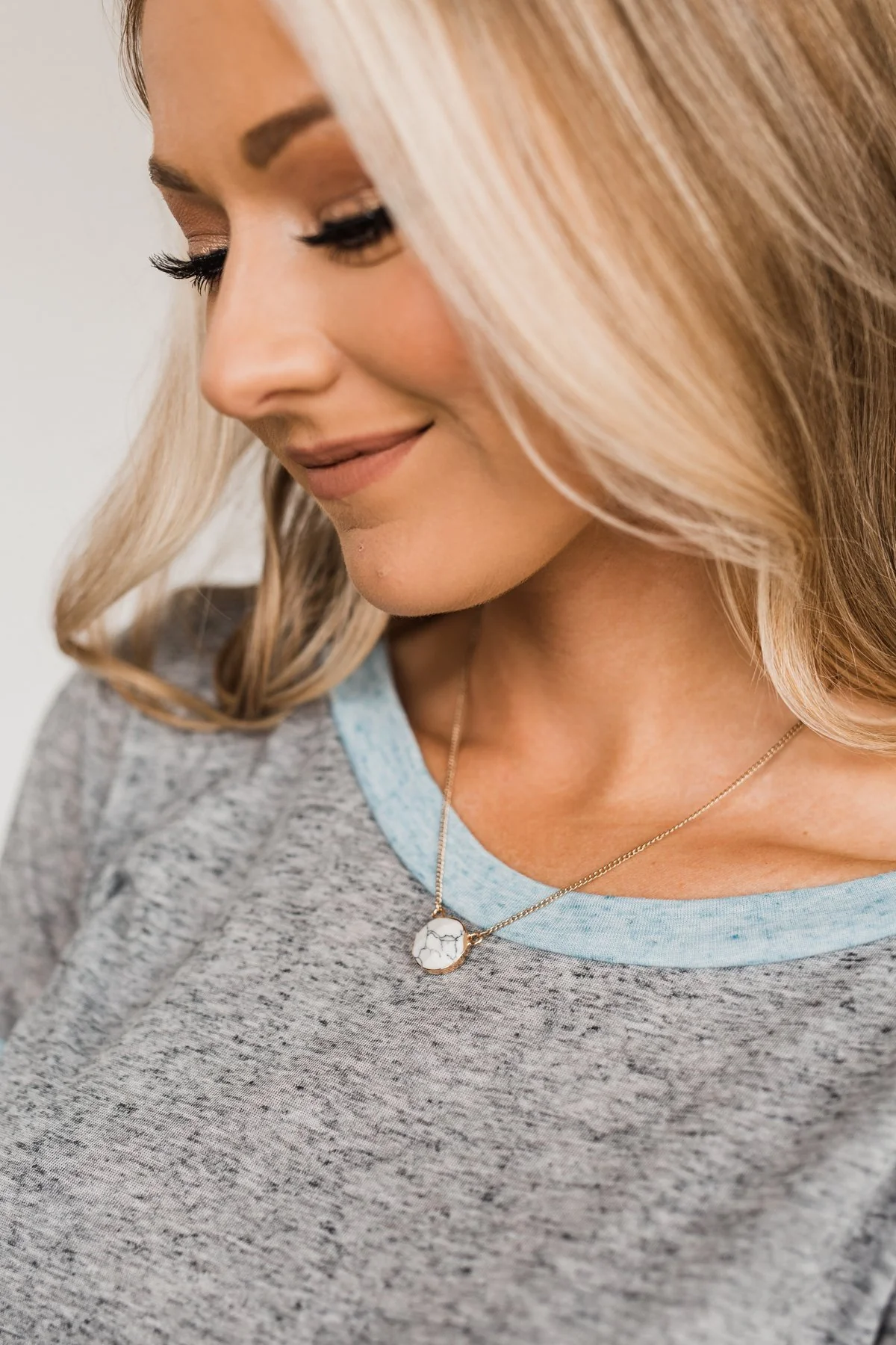Charming Marble Pendant Gold Necklace- Off-White - Image 2