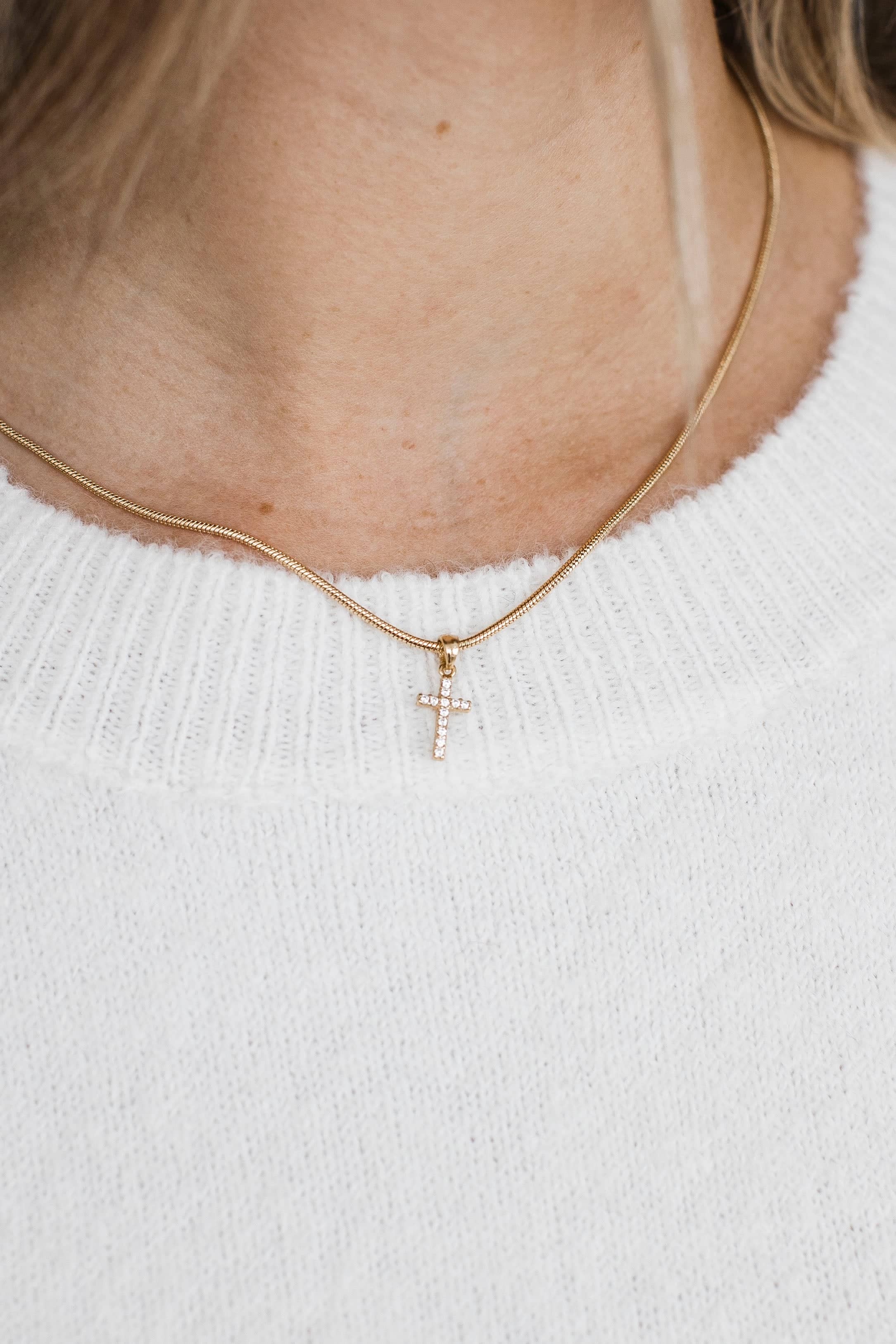Chasing Grace Cross Pendant Necklace- Gold