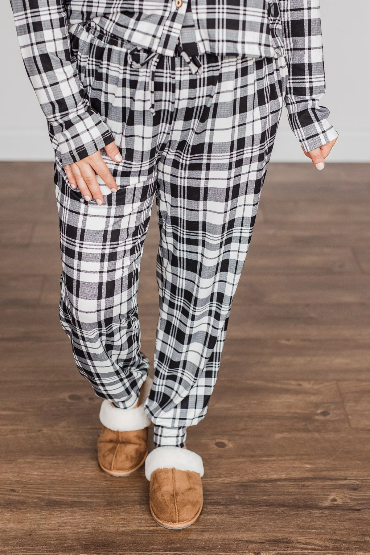 Chasing Snowflakes Plaid Lounge Bottoms- White & Black - Image 6