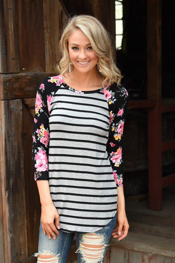 Crowd Pleaser Floral Top ~ Grey - Image 2