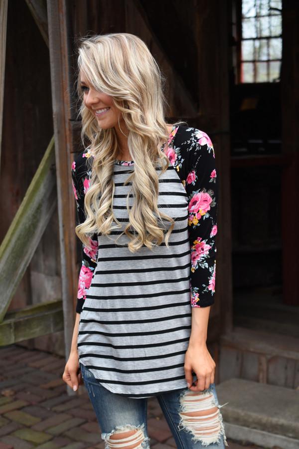 Crowd Pleaser Floral Top ~ Grey - Image 3
