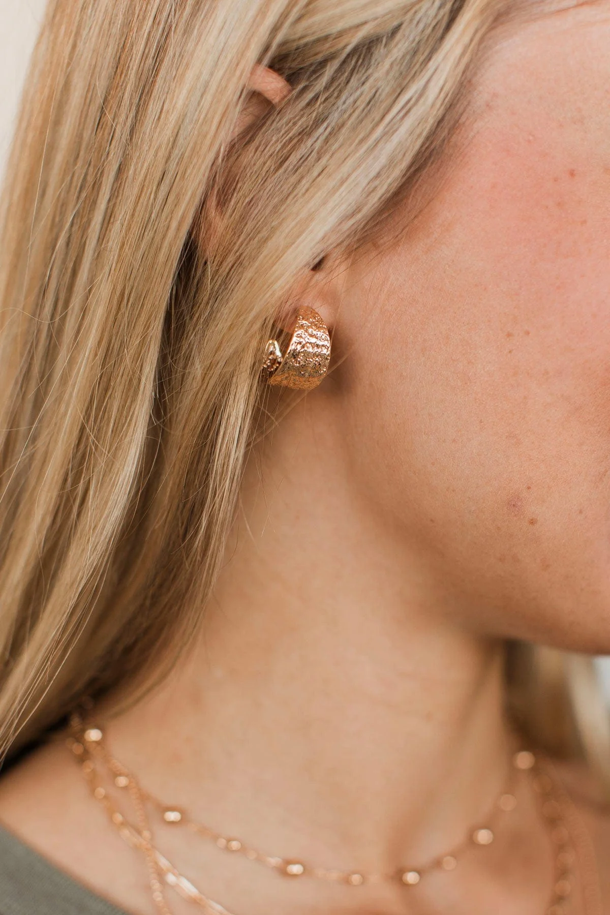 Cultivated Style C-Hoop Earrings- Gold - Image 2