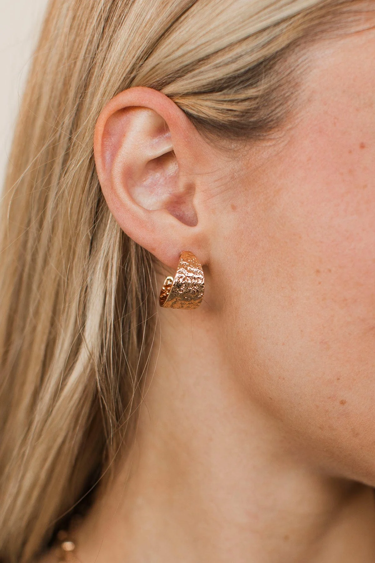 Cultivated Style C-Hoop Earrings- Gold - Image 3