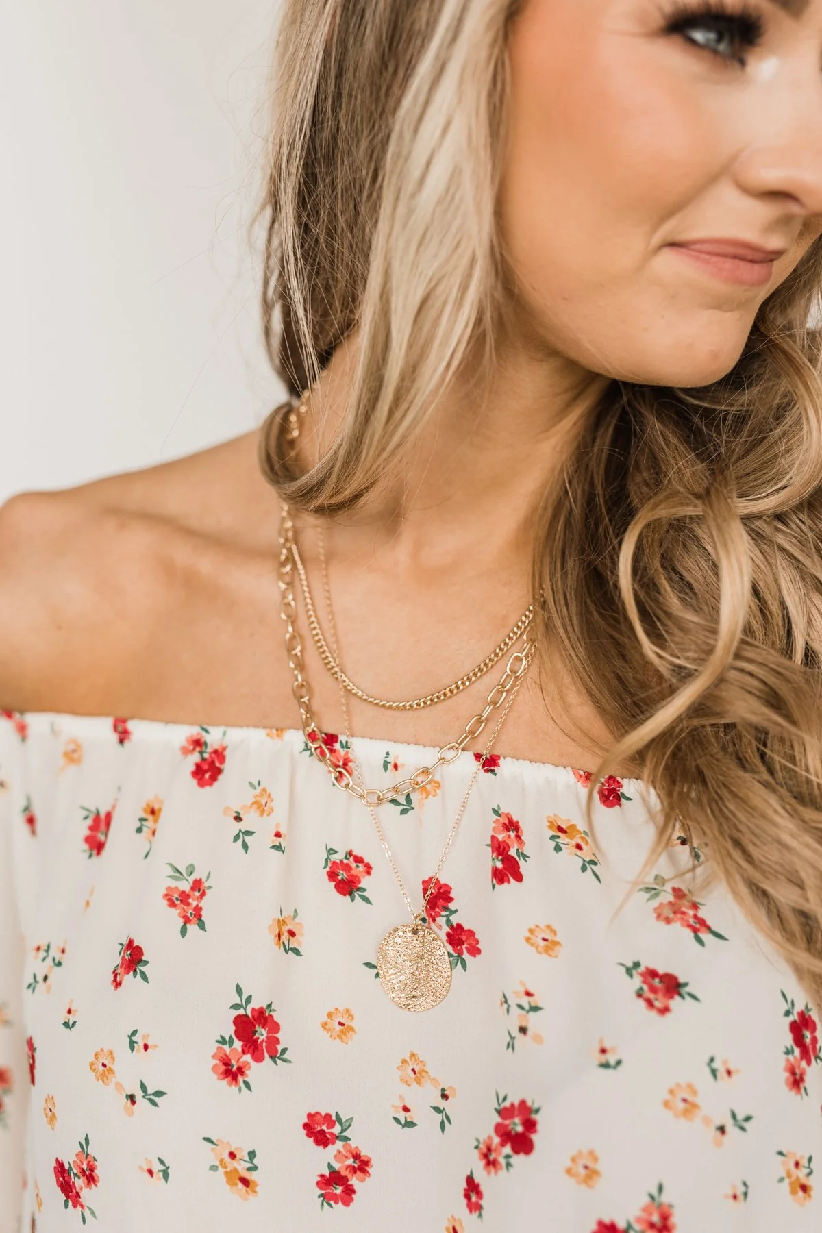 Darling 3 Tier Circle Pendant Necklace- Gold - Image 3