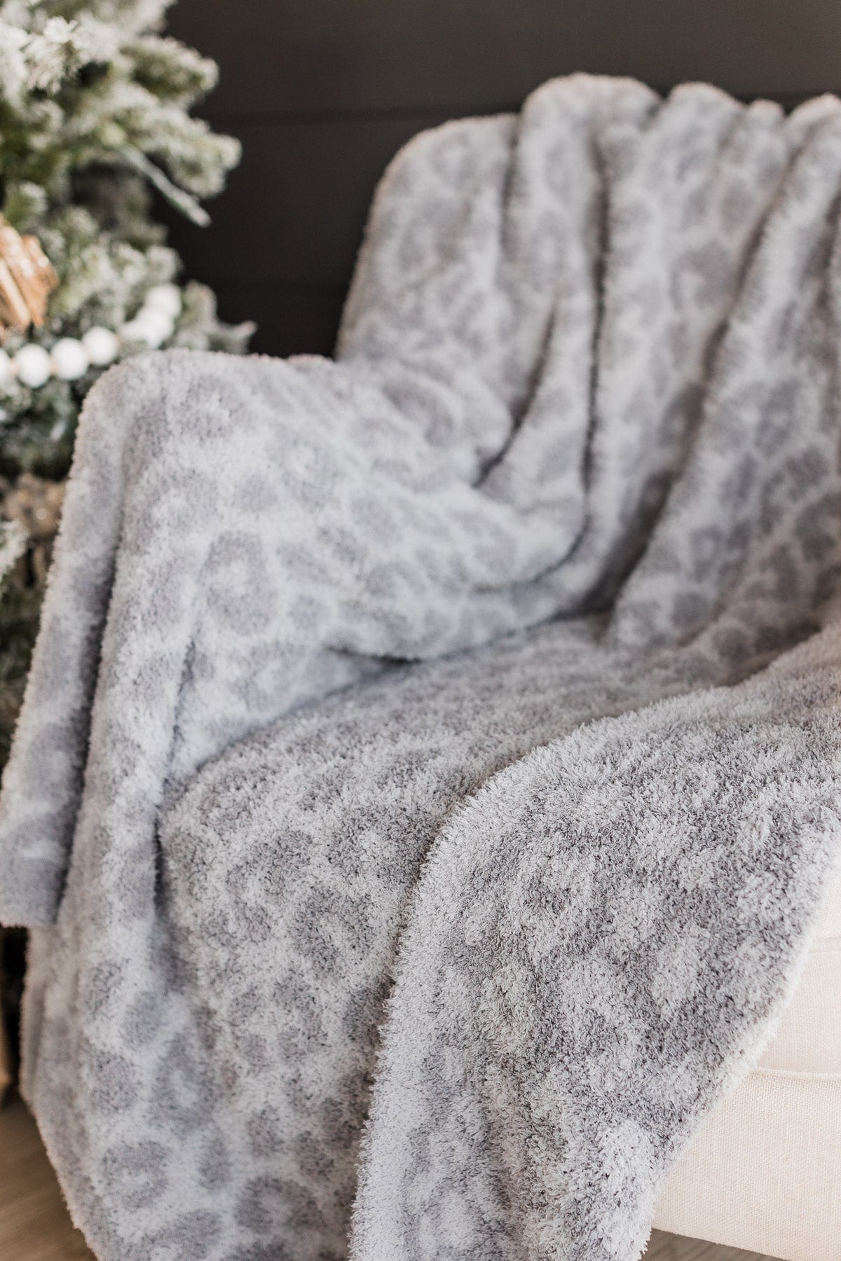 DOORBUSTER Plush Knit Blanket - Image 7