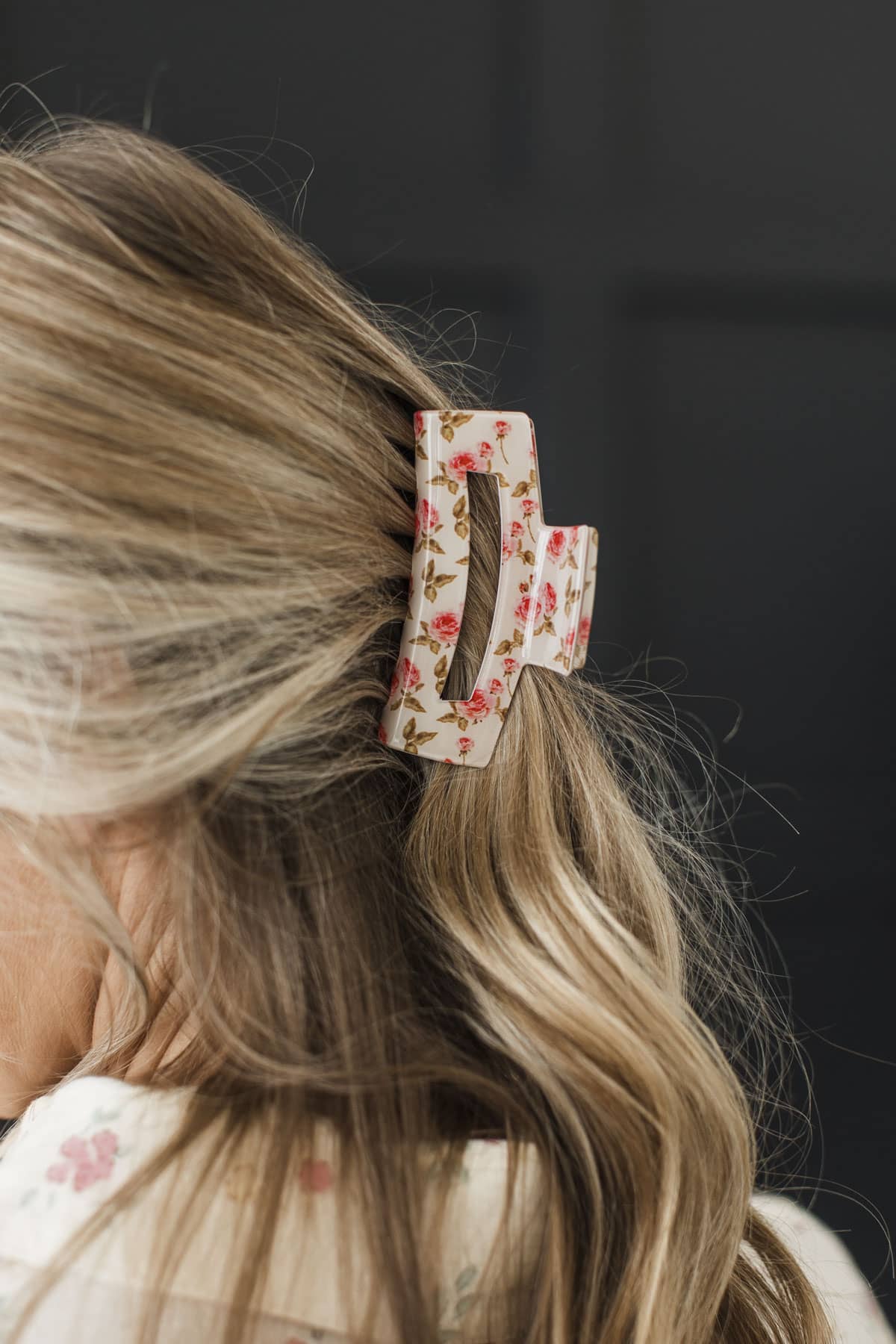 Dreamy Blooms Claw Hair Clip- Beige & Pink - Image 2