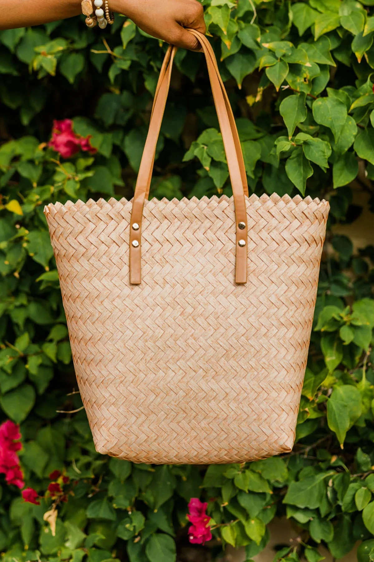 Drinks On The Beach Woven Tote- Natural - Image 2