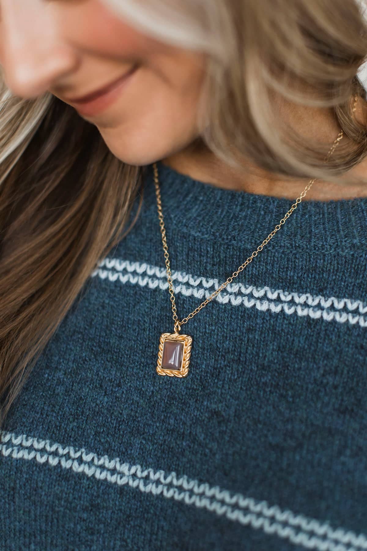 Elegant Etiquette Stone Pendant Necklace- Gold