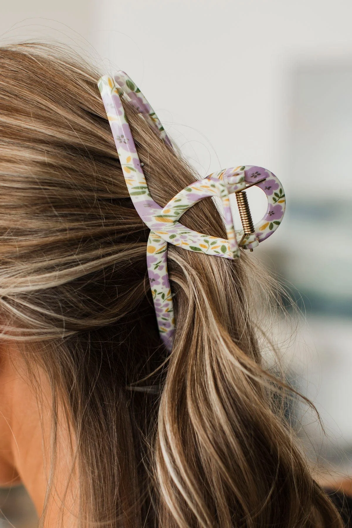 Enthralling Beauty Floral Hair Clip- Lavender & Green - Image 2