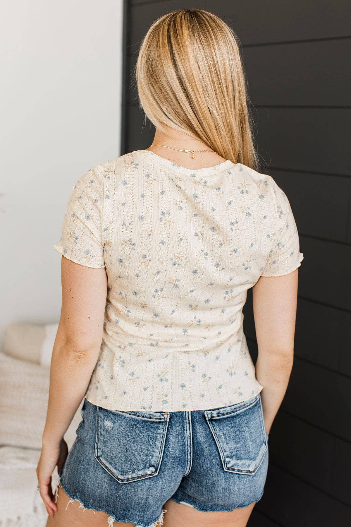 Extreme Happiness Short Sleeve Floral Top- Cream - Image 7