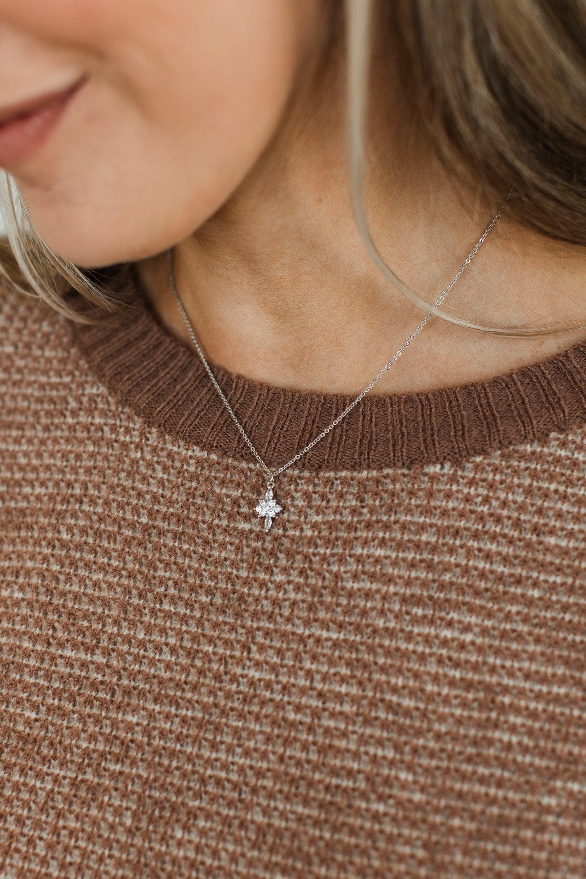 Graceful Love Cluster Pendant Necklace- Gold - Image 2