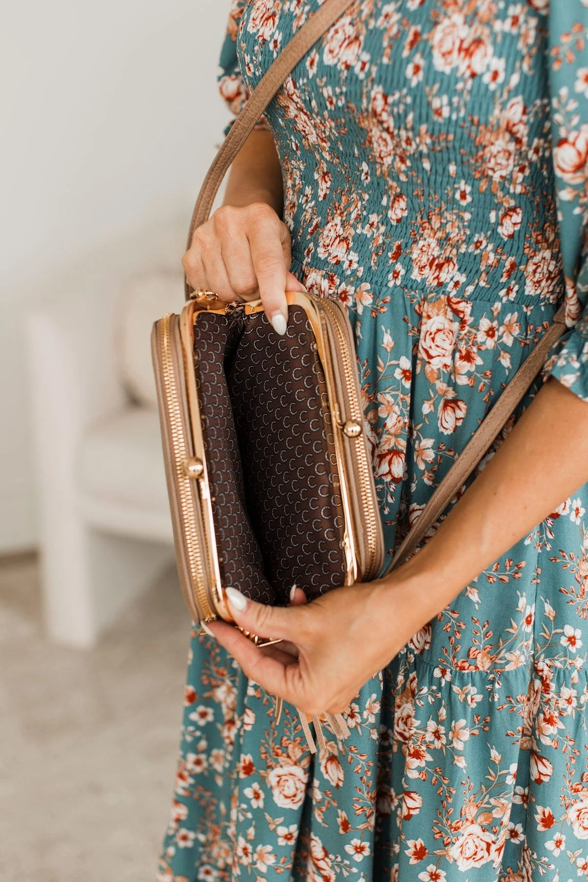 Just Fabulous Crossbody Purse- Taupe - Image 2