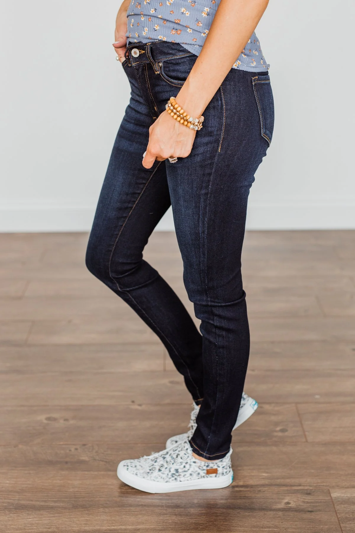 KanCan Mid-Rise Skinny Jeans- Christine Wash - Image 8