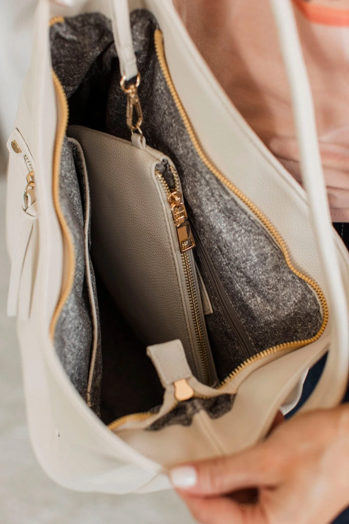 On The Move Again Shoulder Purse- Cream - Image 5