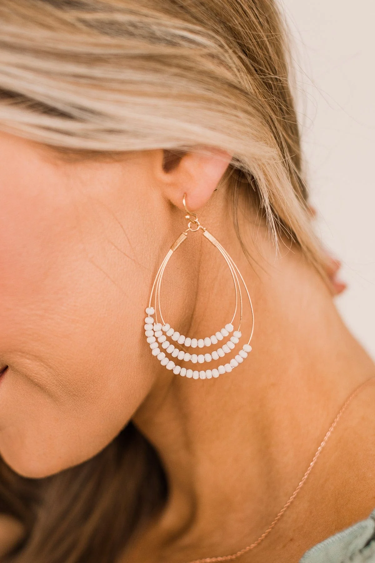 Promising Style Beaded Teardrop Earrings- Gold & White - Image 2