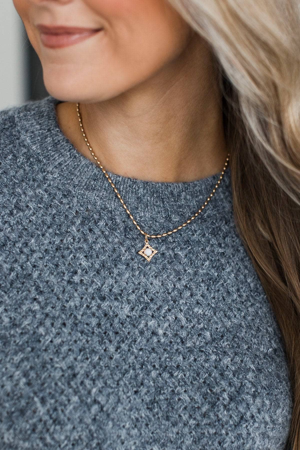 Pure Elegance Single Chain Pendant Necklace- Gold - Image 2
