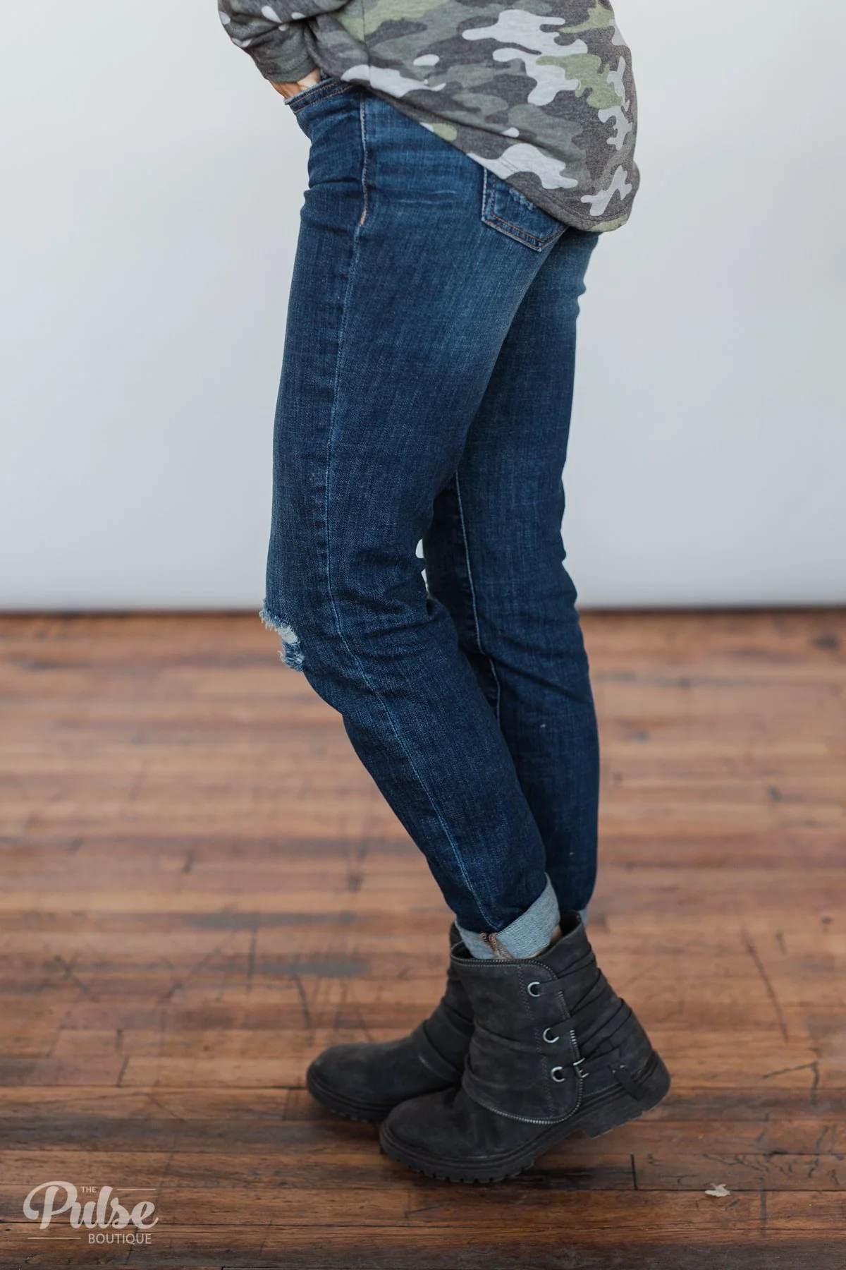 Sneak Peek Boyfriend Jeans - Avery Wash - Image 4