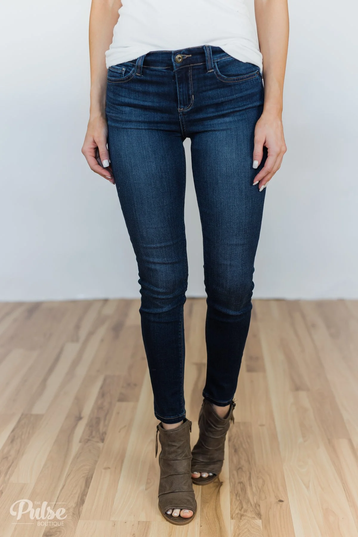 Sneak Peek Jeans- Claire Wash
