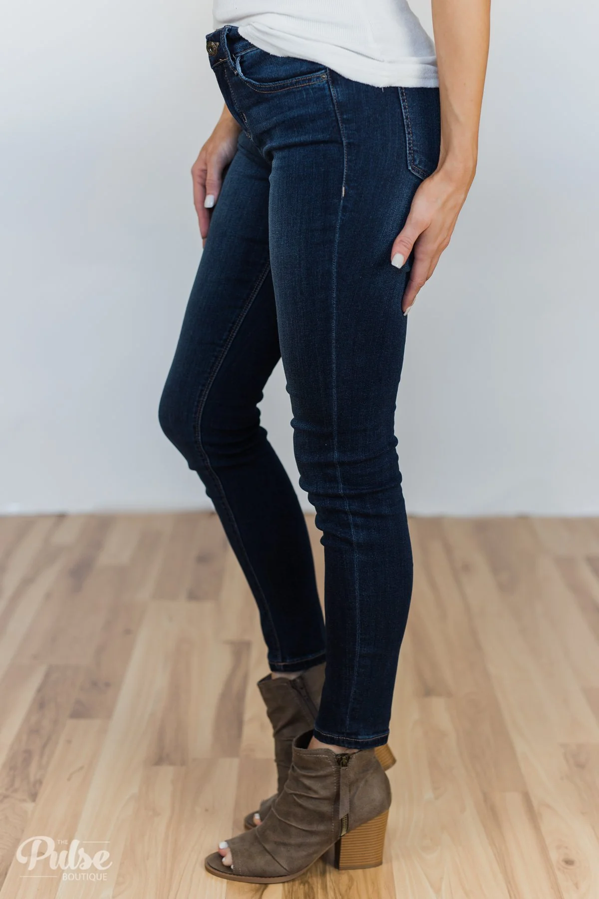 Sneak Peek Jeans- Claire Wash - Image 3
