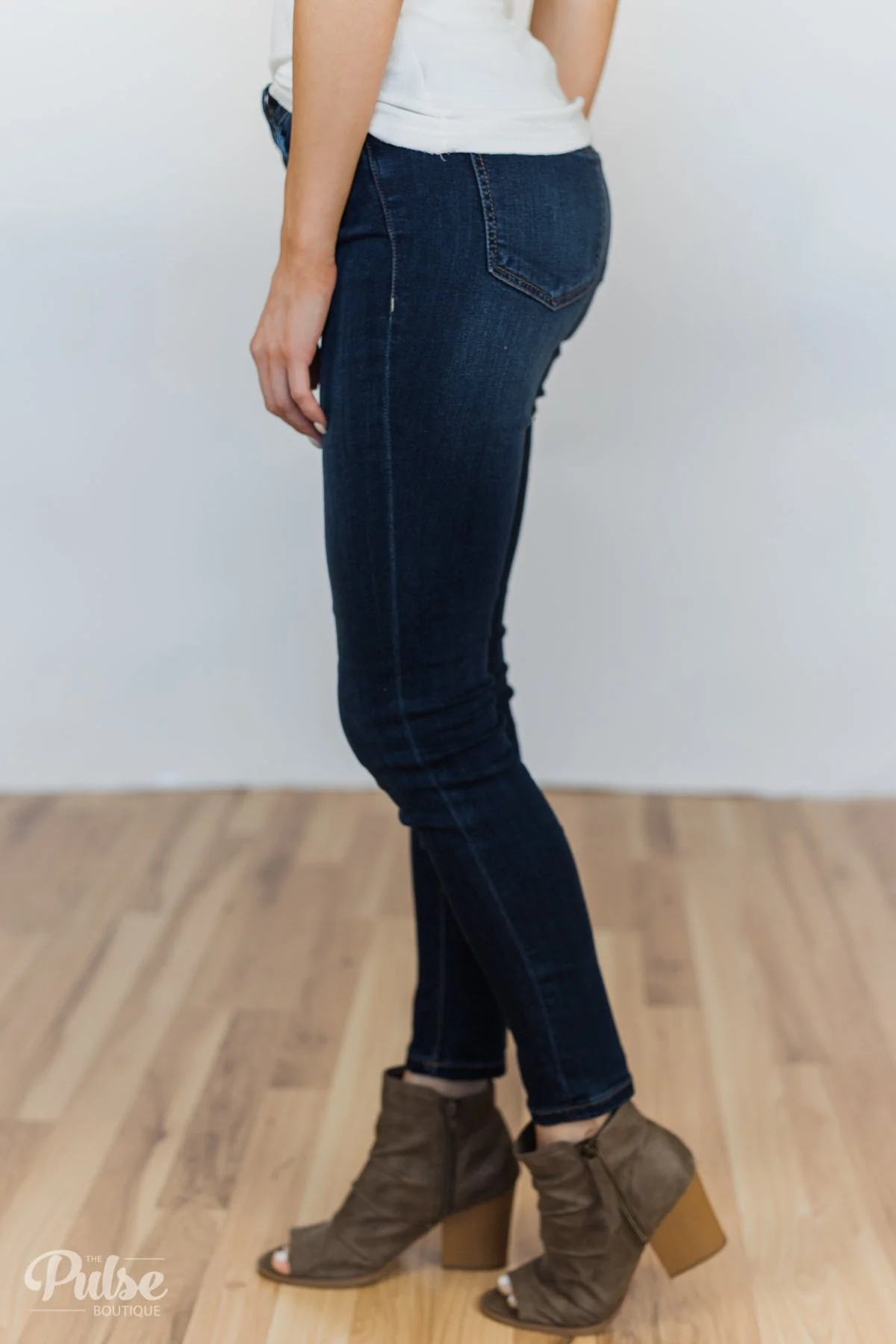 Sneak Peek Jeans- Claire Wash - Image 4