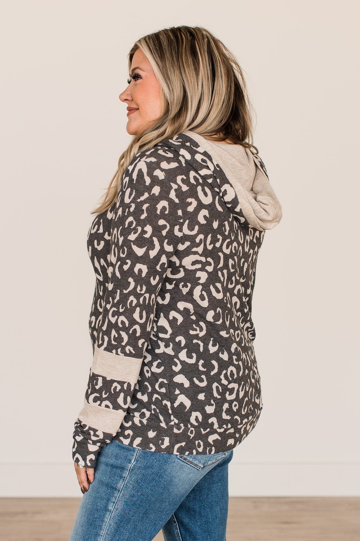 Standing Strong Lightweight Hooded Top- Charcoal - Image 7