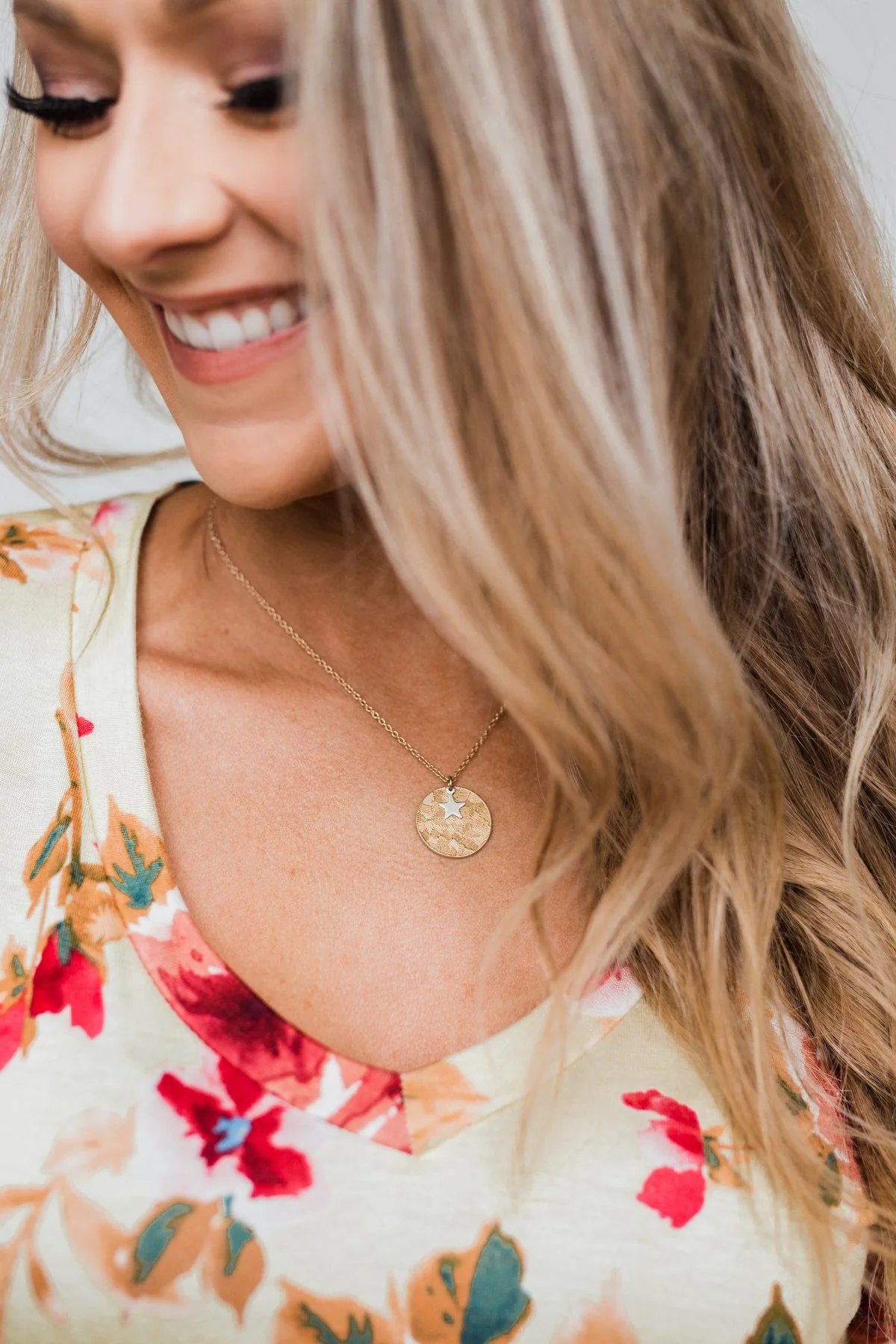 Star & Circle Pendant Necklace- Gold - Image 3