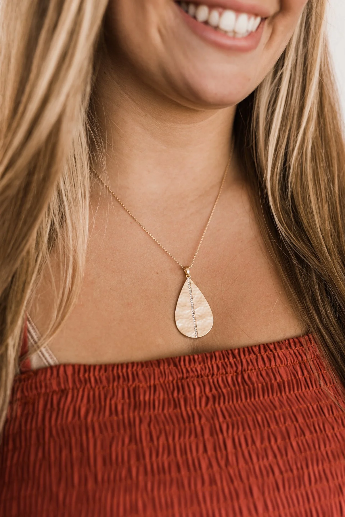 Textured Tear Drop Pendant Necklace- Gold - Image 3