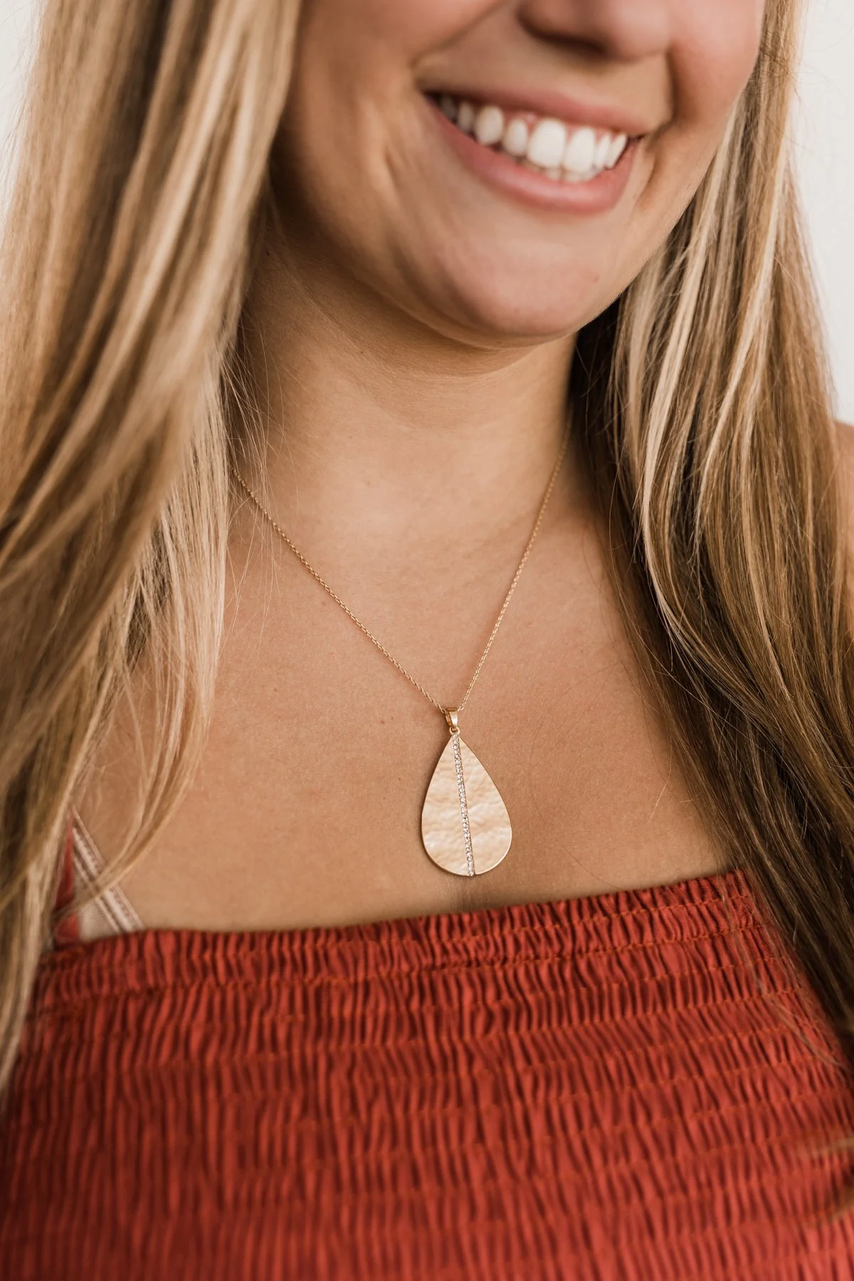 Textured Tear Drop Pendant Necklace- Gold - Image 4