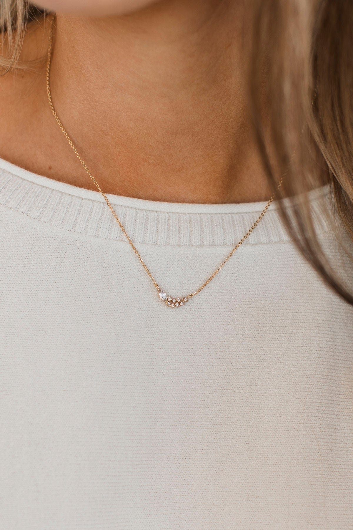 Timeless Style Pendant Necklace- Gold - Image 3
