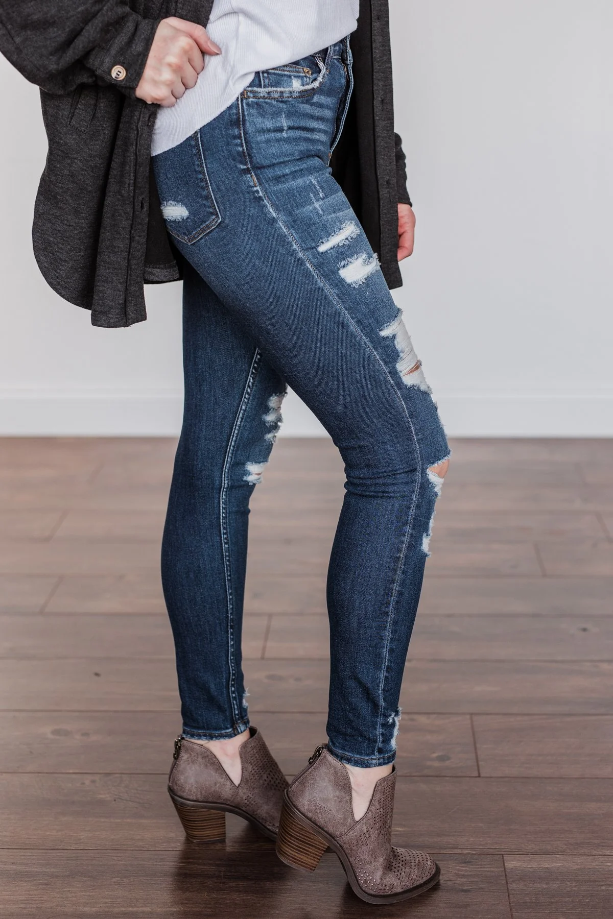 Vervet Distressed Skinny Jeans- Haylie Wash - Image 10