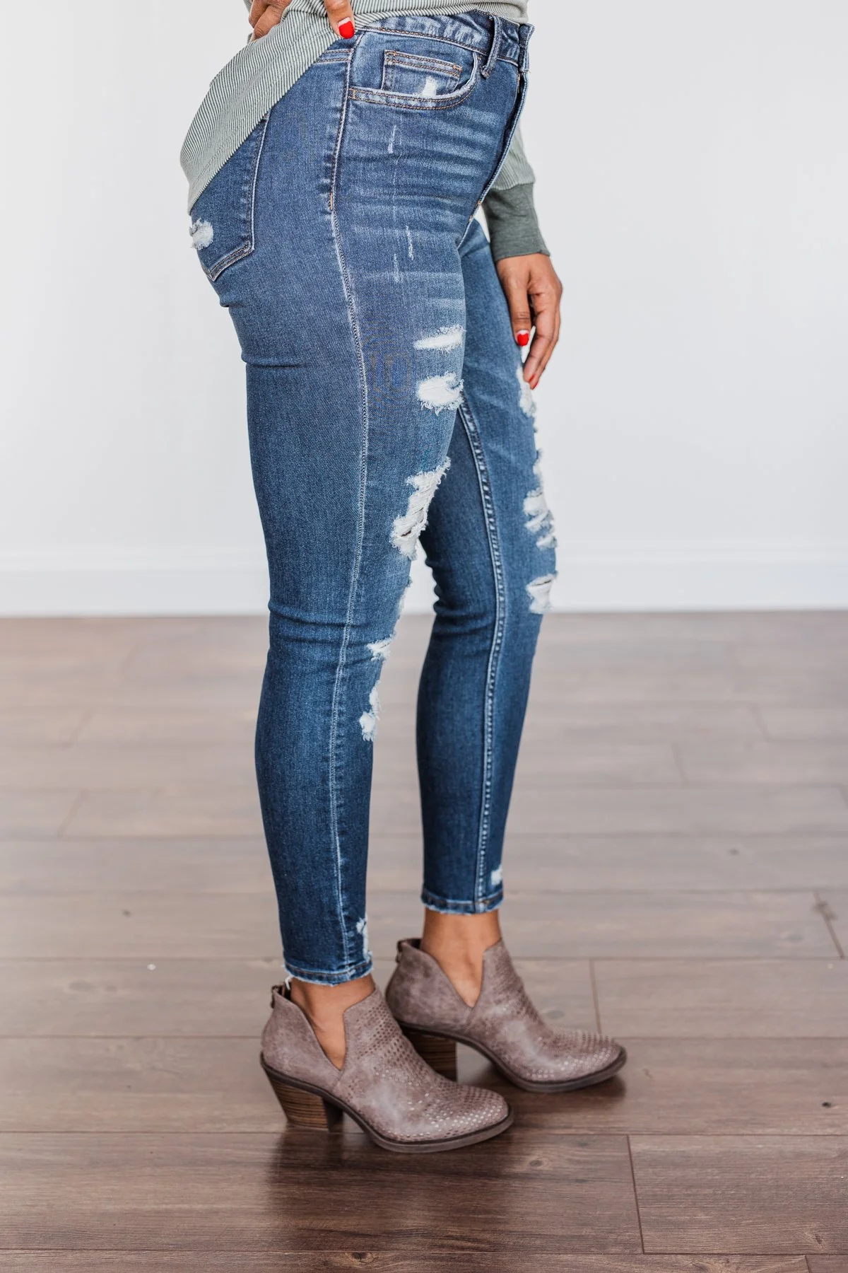 Vervet Distressed Skinny Jeans- Haylie Wash - Image 11