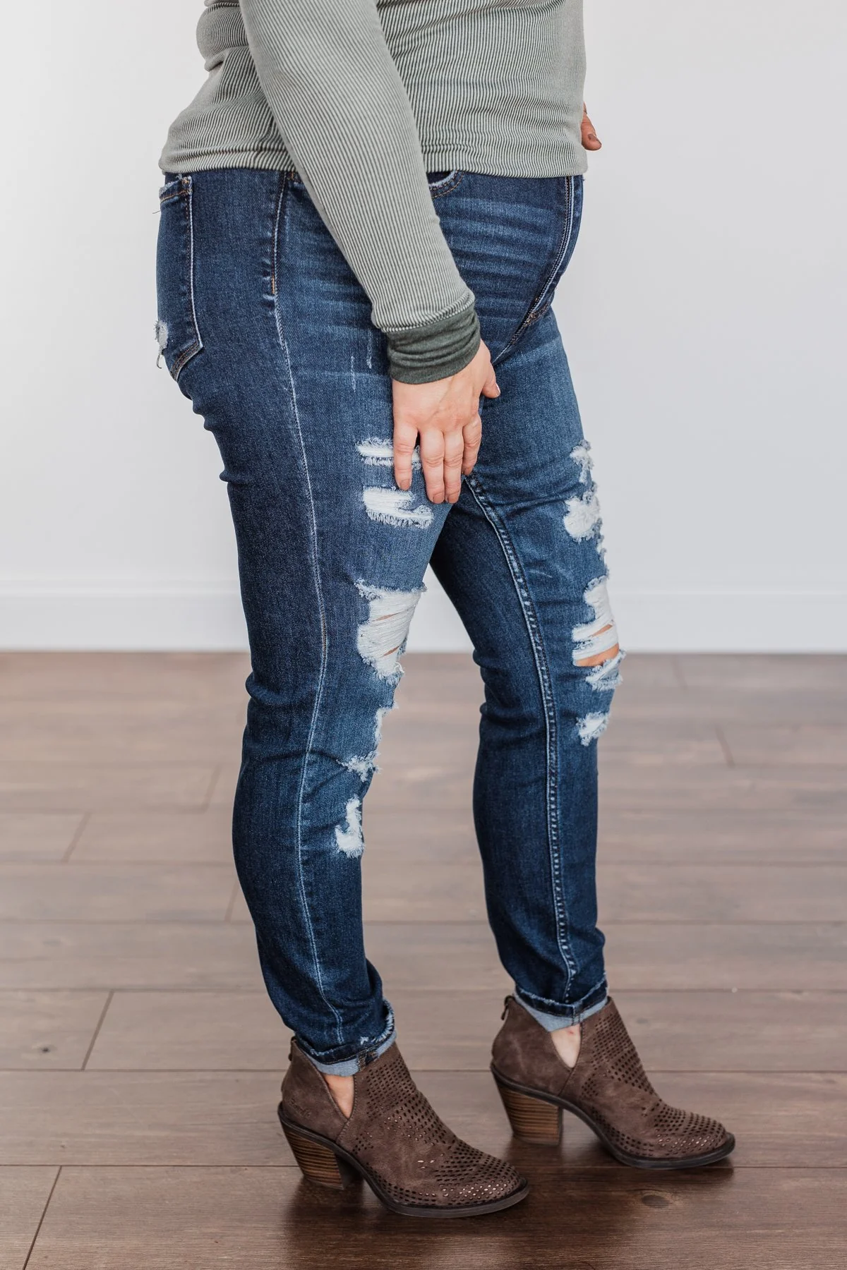 Vervet Distressed Skinny Jeans- Haylie Wash - Image 12