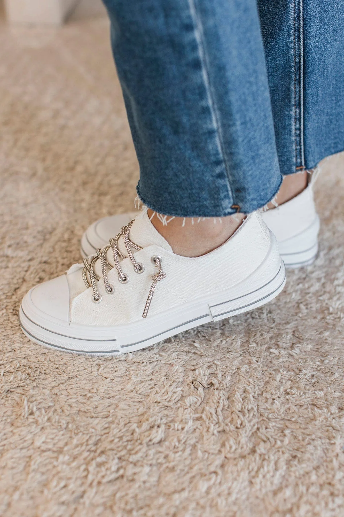Very G Aman Sneakers- White - Image 2