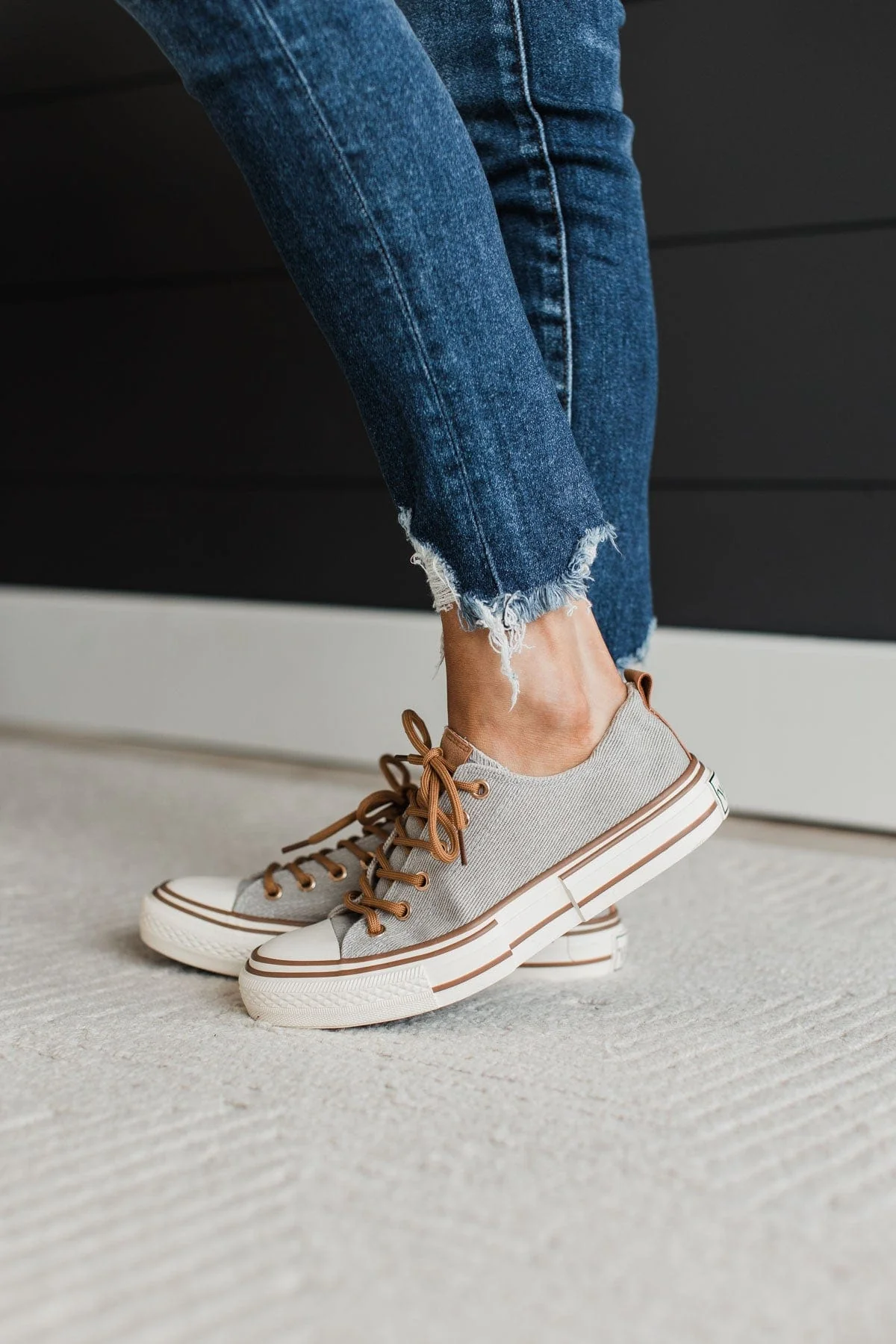 Very G Driana 2 Sneakers- Grey - Image 3