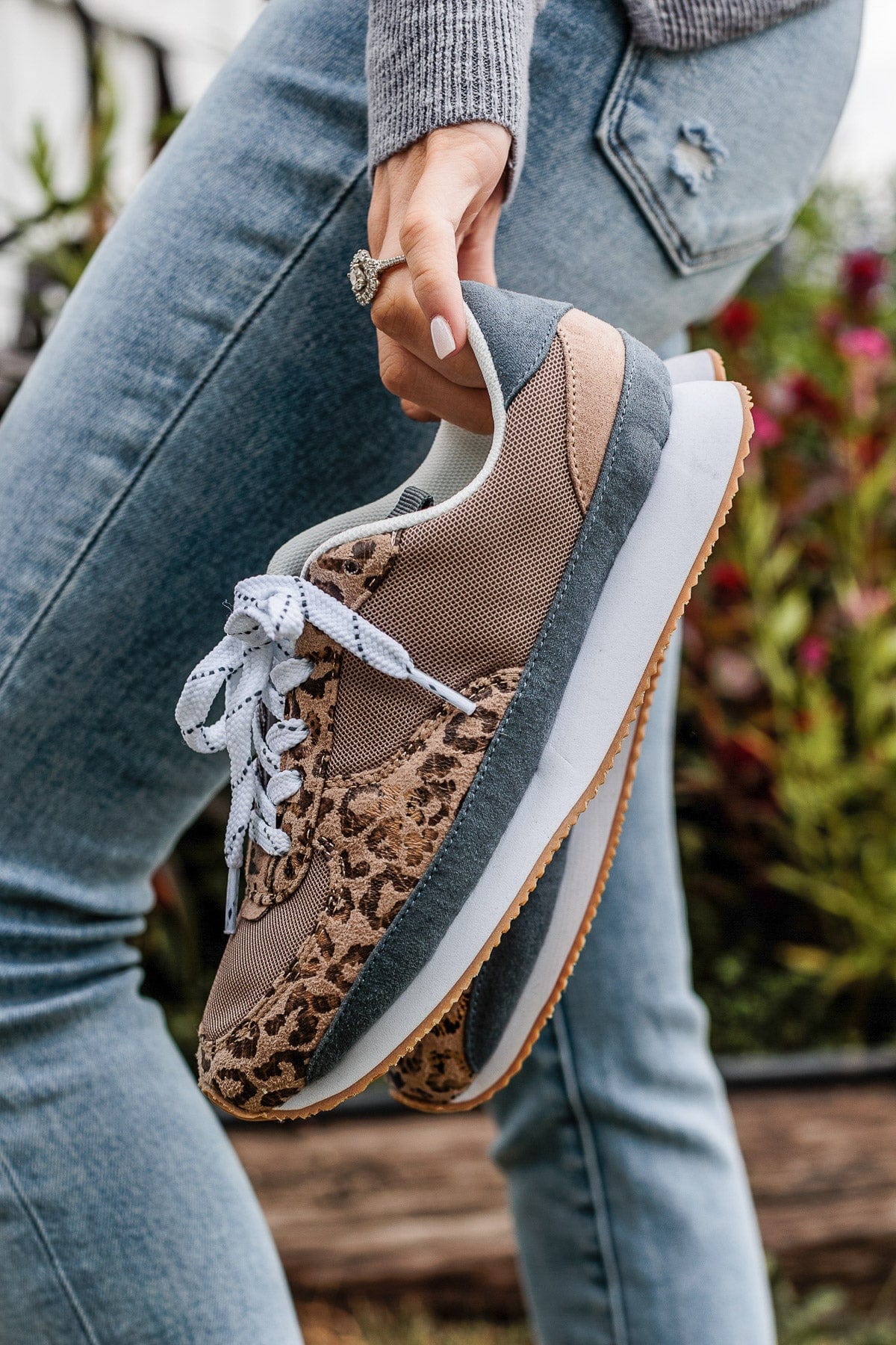 Very G Runner 2 Sneakers- Taupe - Image 4