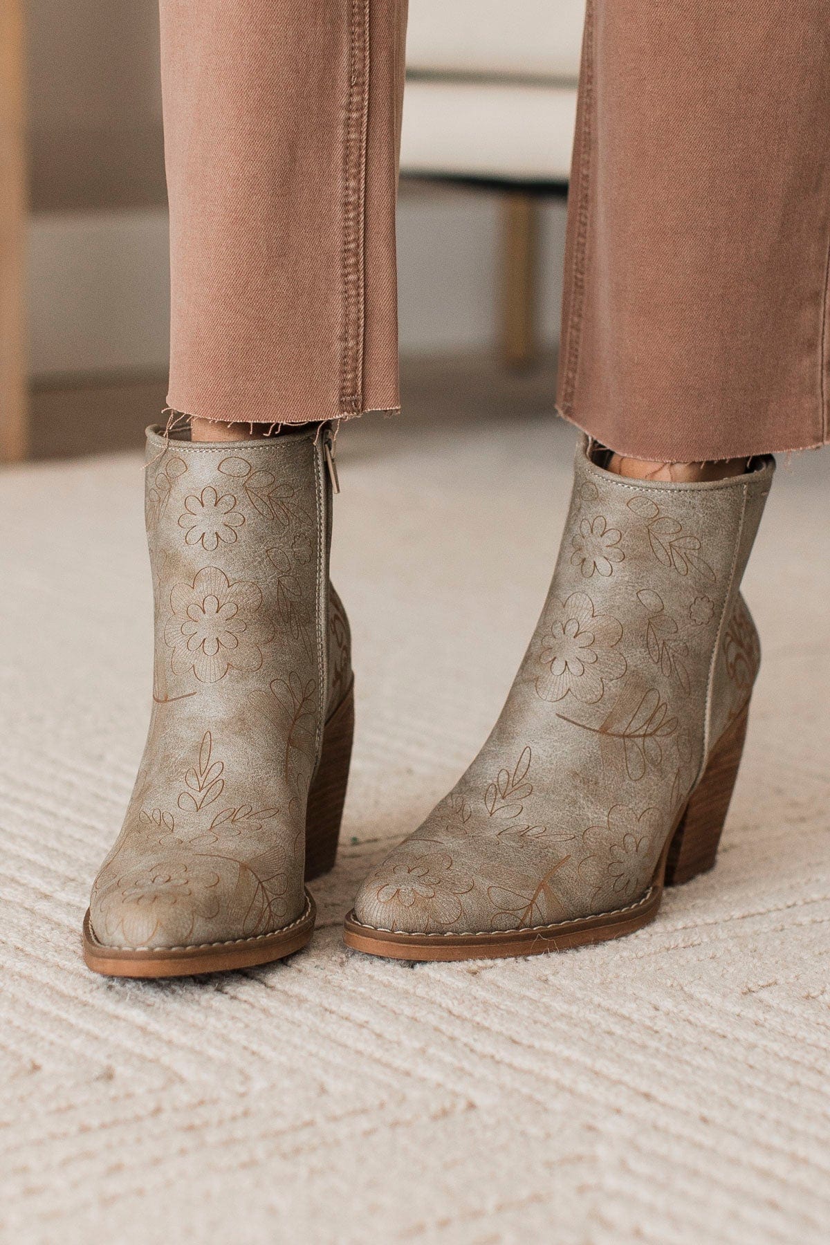 Very G Sophia Boots- Cream - Image 2