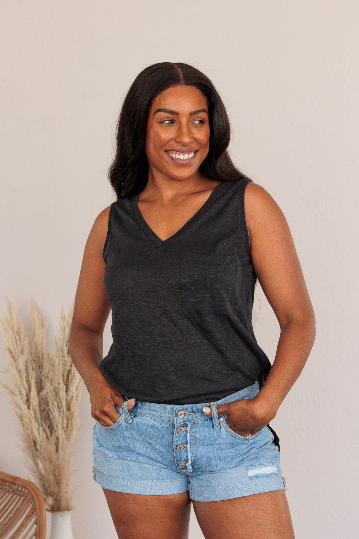 When You Look At Me Pocket Tank- Black - Image 5